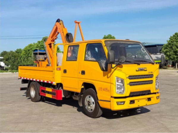 Camion d'élagage d'arbres et de jardins